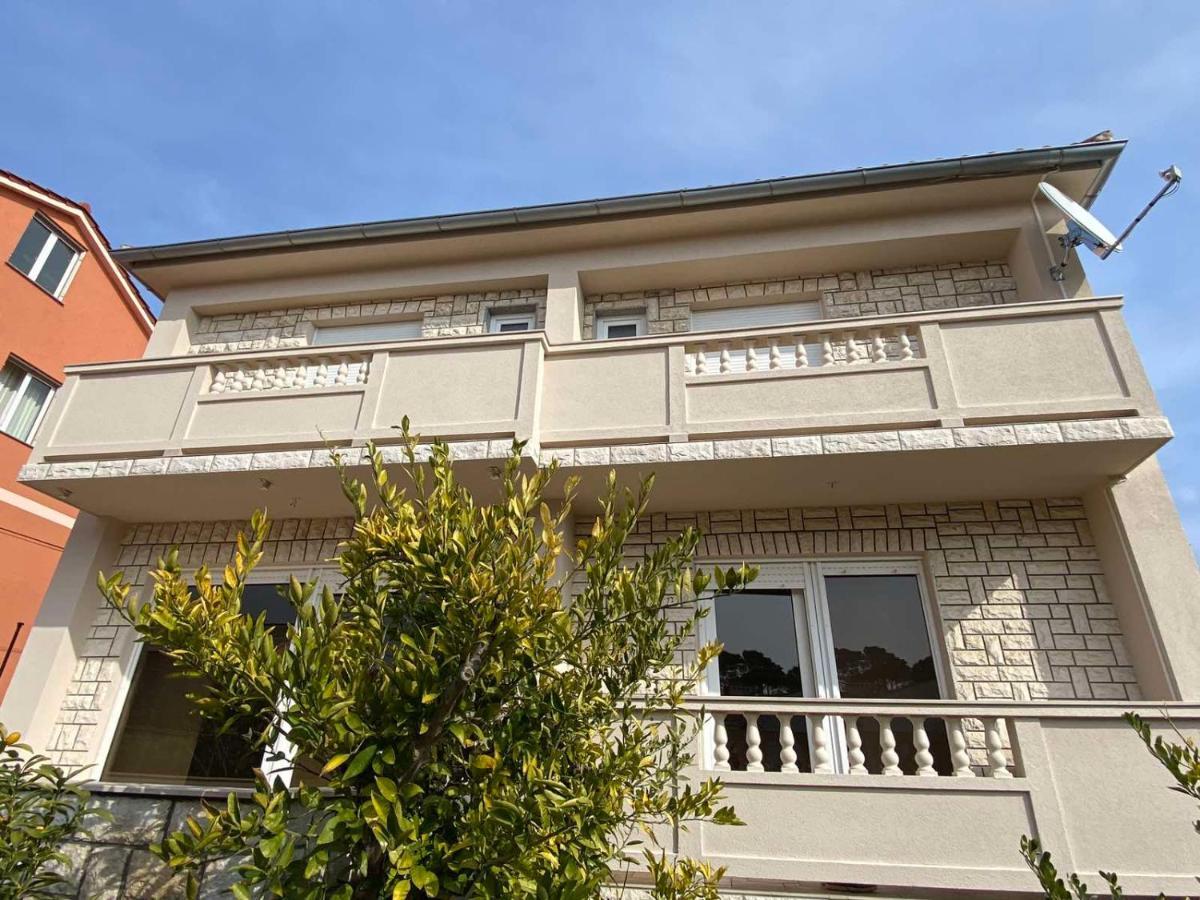 Apartman Branka Раб Екстериор снимка